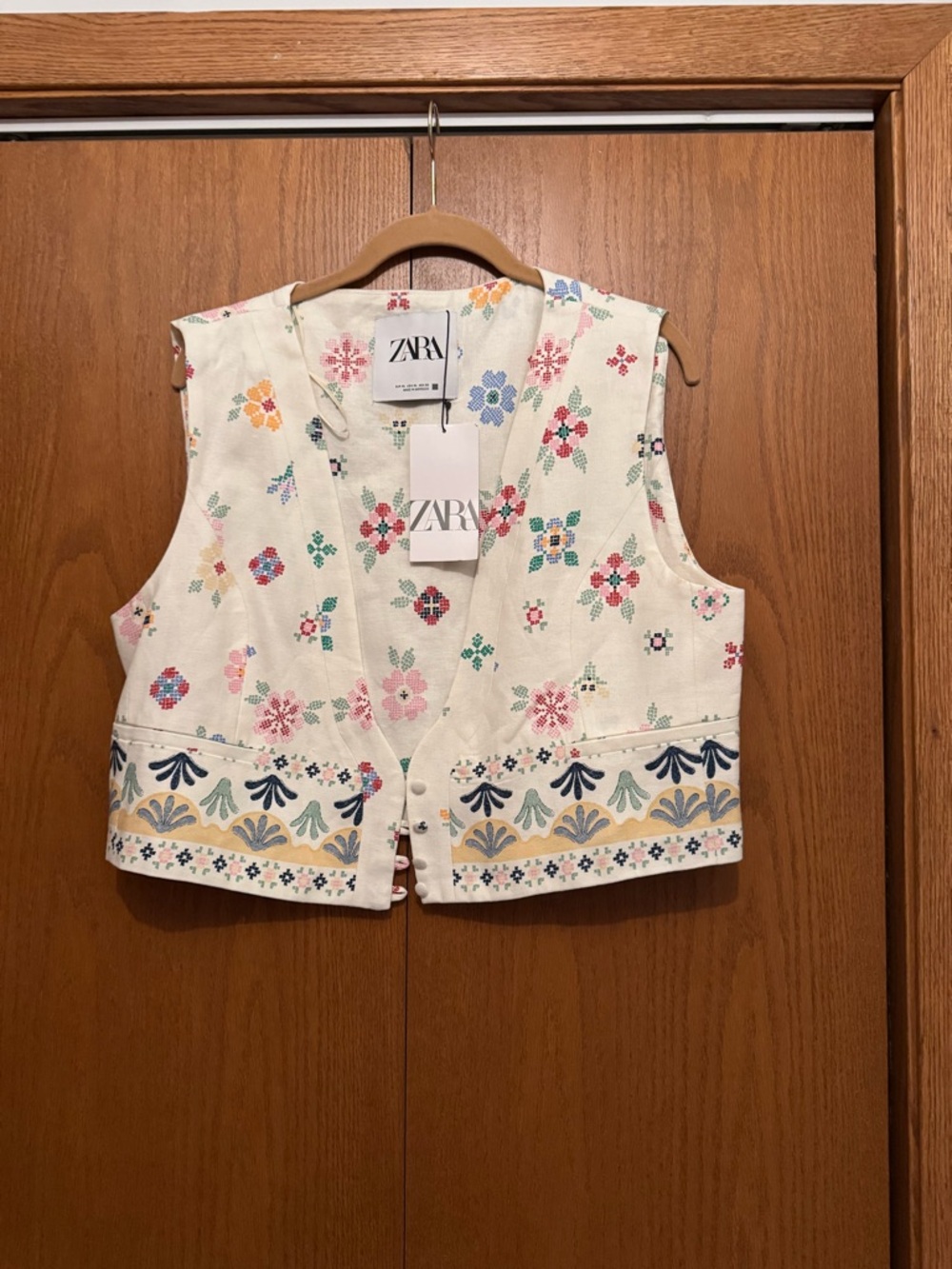 Zara Floral Crop Vest - Cream with Multicolor Design